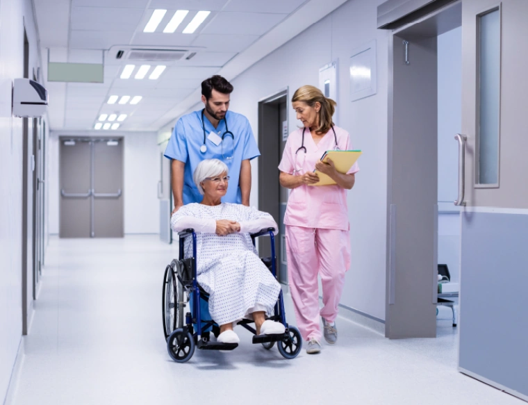 मल्टी-स्टोरी हेल्थकेयर सुविधाएं