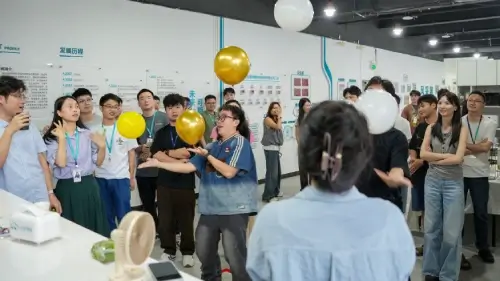 Minew colleagues connecting at an annual celebration