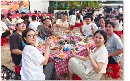 Minew colleagues connecting at a team gathering