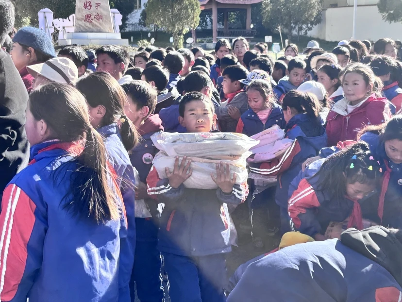Minew contributed bedding in Chayu County